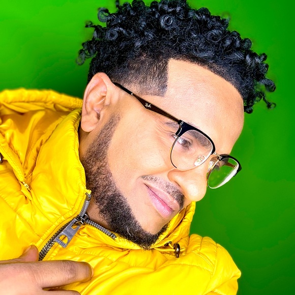 Meet your Posher, Ali - Picture 2 of 2